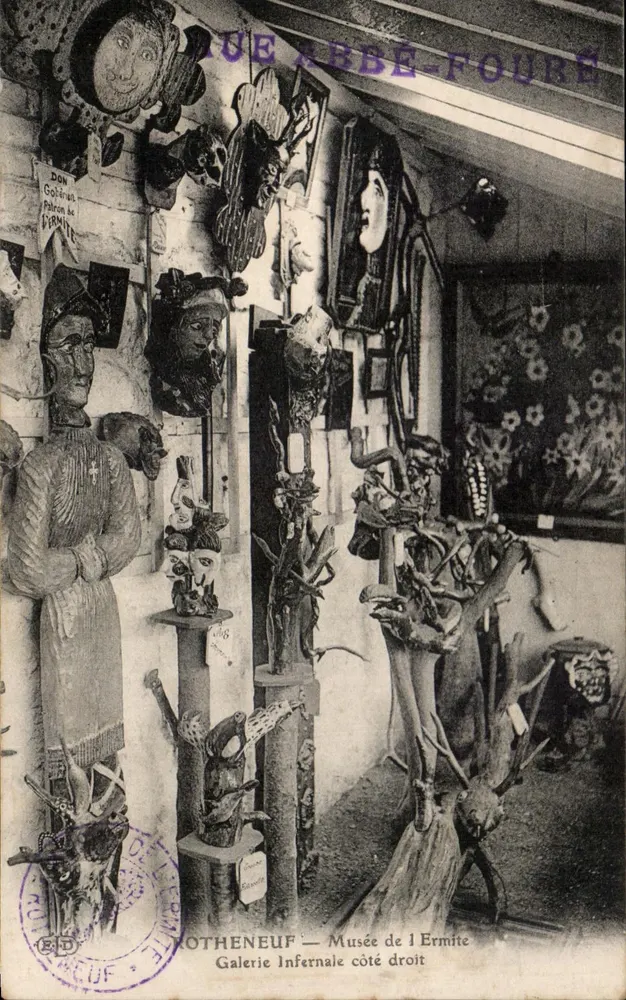 Infernalische Galerie — rechte Seite — Musée de l'Ermite — Otheneuf - Vorderseite