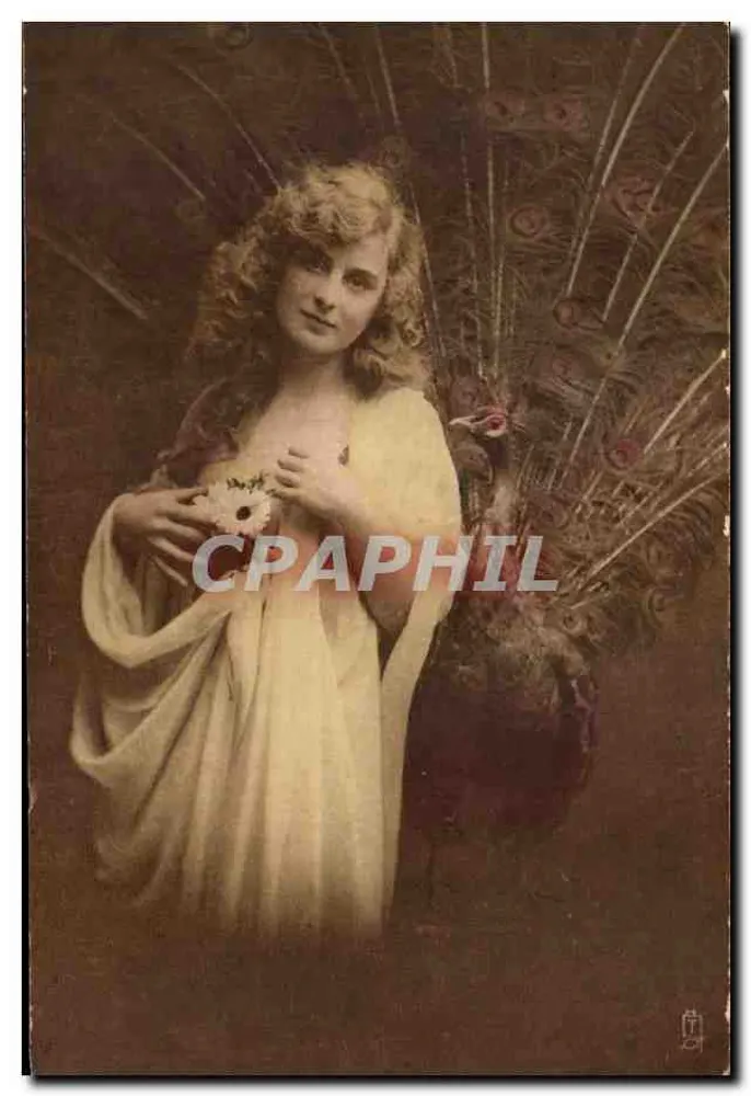 Junge Frau in weißem Kleid — vor Pfauenfedern — Tuck's Post Card n° 2415 - Vorderseite