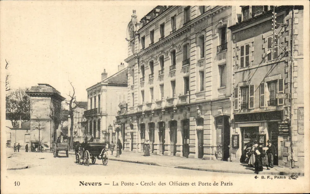 Nevers — La Poste - Offizierskreis und Tor von Paris — B. F., Paris, Nr. 10 - Vorderseite