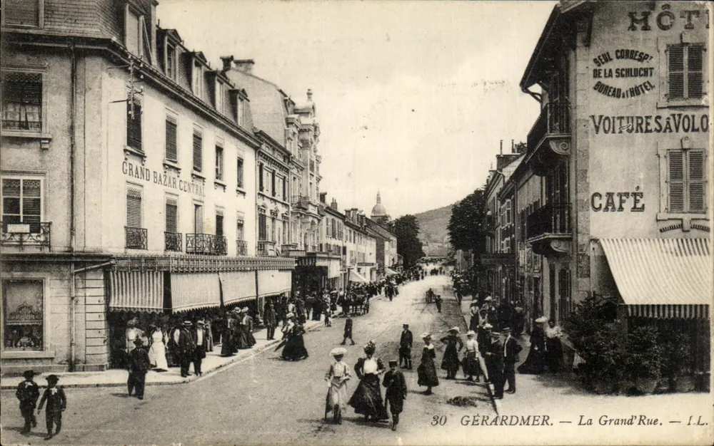 Gérardmer — A Grand'Rue — I.L. — Grand Bazar Central e Hotel - Frente