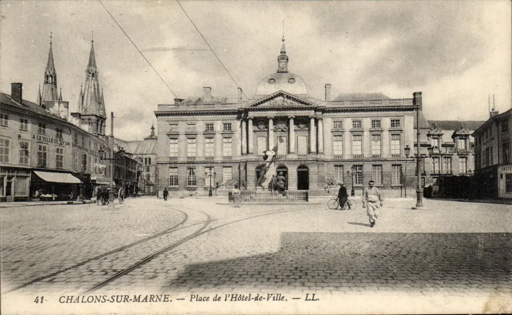 Chalons-sur-Marne — Place de l'Hôtel-de-Ville — LL. N°41 - Vorderseite