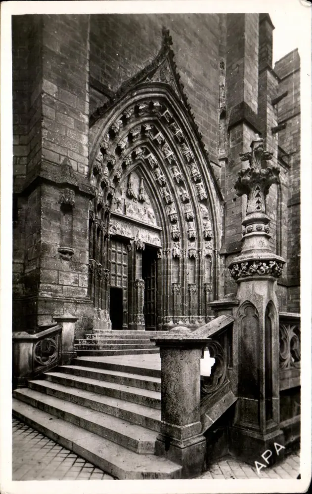 Rodez — Portal und Vorhof der Kathedrale — Verlag APA-POUX - Vorderseite