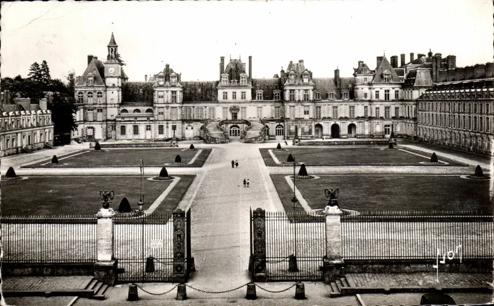 Fontainebleau — Das Schloss - Cour des Adieux — Kunstausgaben - Vorderseite