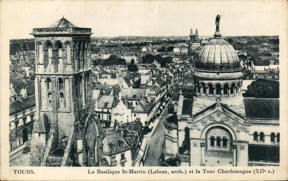 Tours — Die Basilika Saint-Martin (Laloux, Architekt) und die Charlemagne-Turm (12. Jahrhundert) - Vorderseite