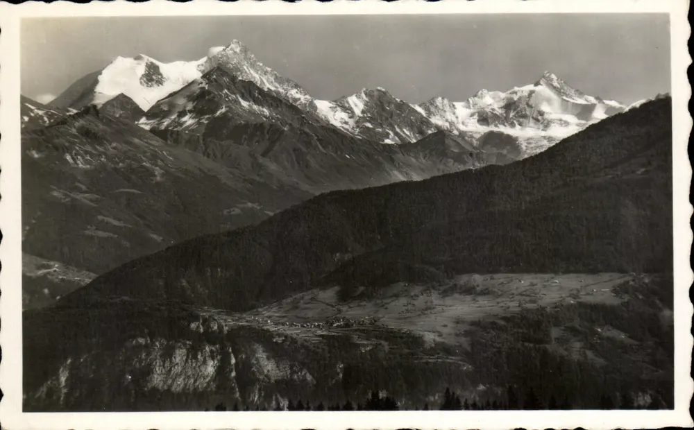 Montana (1500 m.) — Weisshorn (4512 m.) und Rothorn (4228 m.) — Foto J. Deprez, Montana - Vorderseite