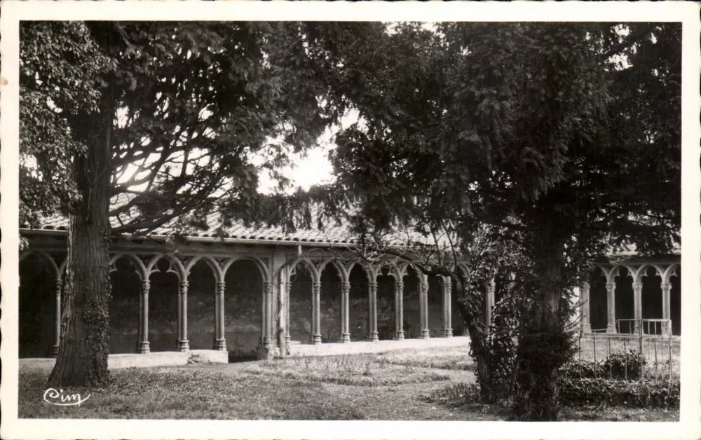 Charlieu (Loire) — Kloster der Cordeliers, unter dem Schatten des Cloisters (14. Jahrhundert) — Photographie Véritable, Cim - Vorderseite