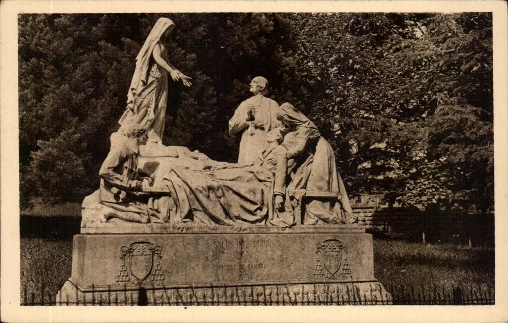 Monumento de Cambrai — Lourdes — Editor não identificado, n° de série 17 - Frente