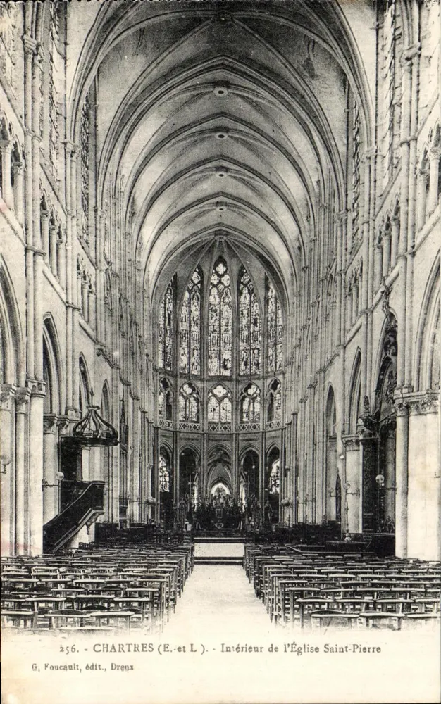 Chartres (E.-et L.) — Interior da Igreja de São Pedro — G. Foucault, editor, Dreux - Frente