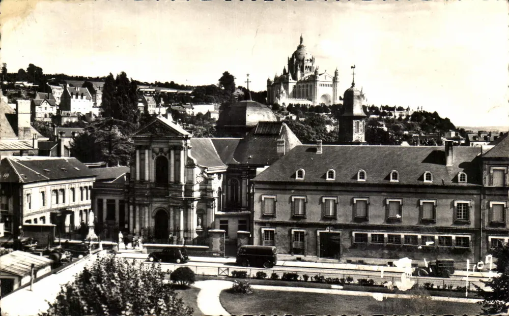 Lisieux (Calvados) — Le Cormel et la Basilique — Les Éditions d'Art, n° B. 110 - Frente
