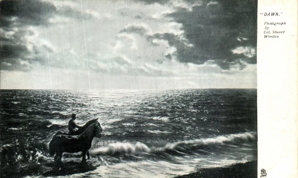 Dawn — Fotografia de Col. Stuart Wortley — Raphael Tuck & Sons, série 'Moonlight Effects' n° 147 - Frente