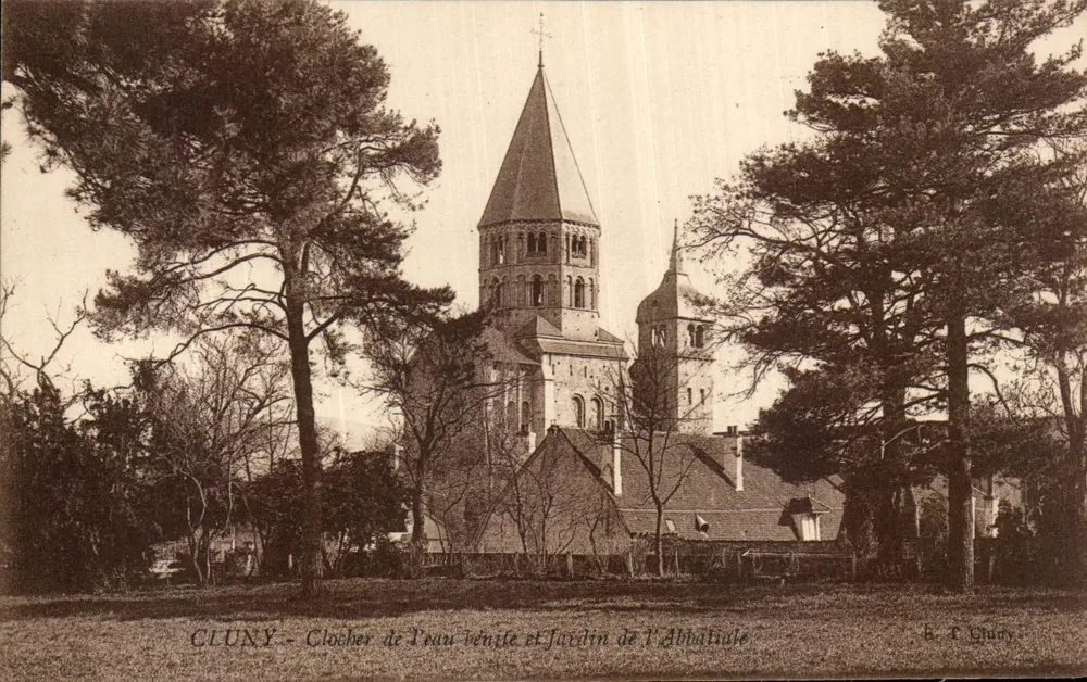 Cluny - Torre da água benta e Jardim da Abadia - Frente