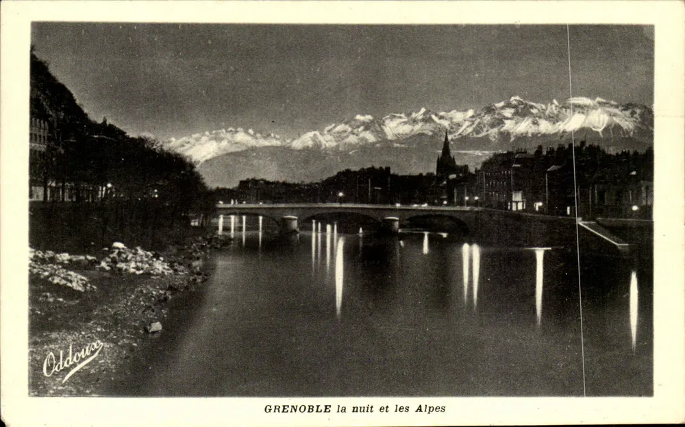 Grenoble à noite e os Alpes — Oddows - Frente