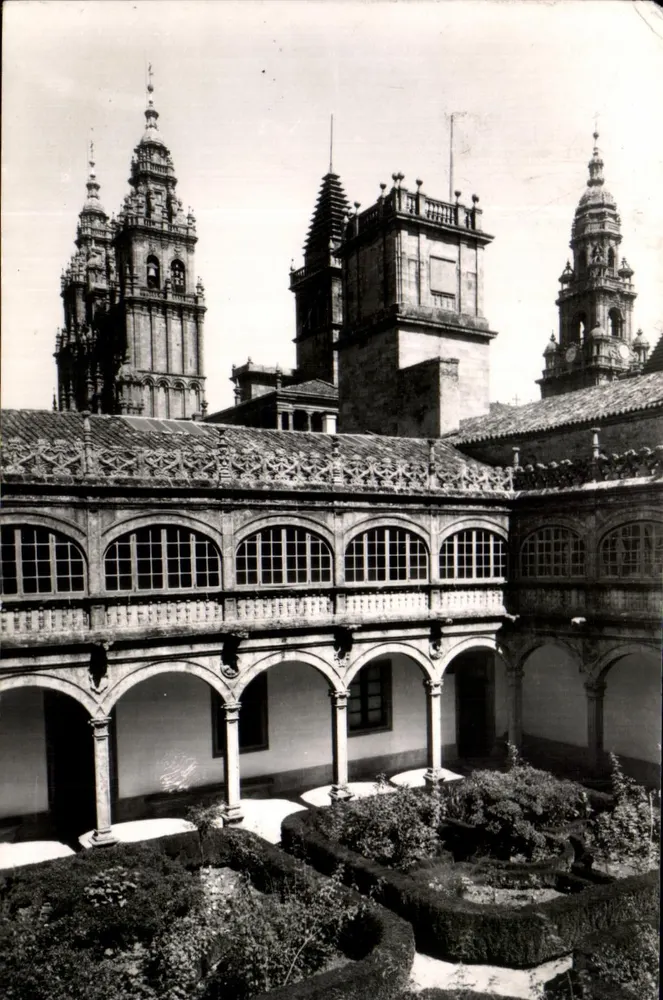 SANTIAGO DE COMPOSTELA — Patio del Colegio de Fonseca — Verlag Garcia Gambolla, Nr. 17 - Vorderseite