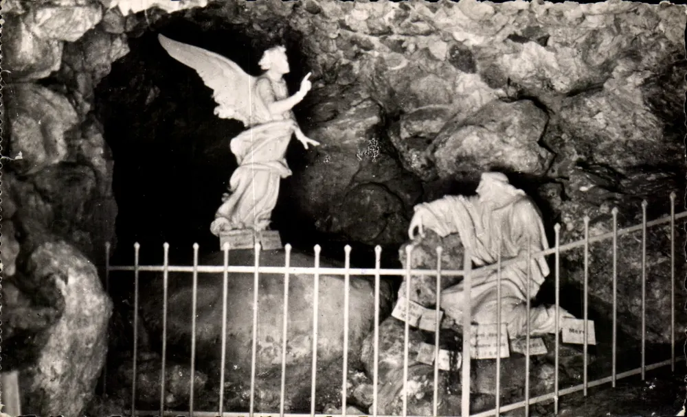Die Höhle der Agonie — Calvaire de Pont-Château — Guéméné-Penfao - Vorderseite