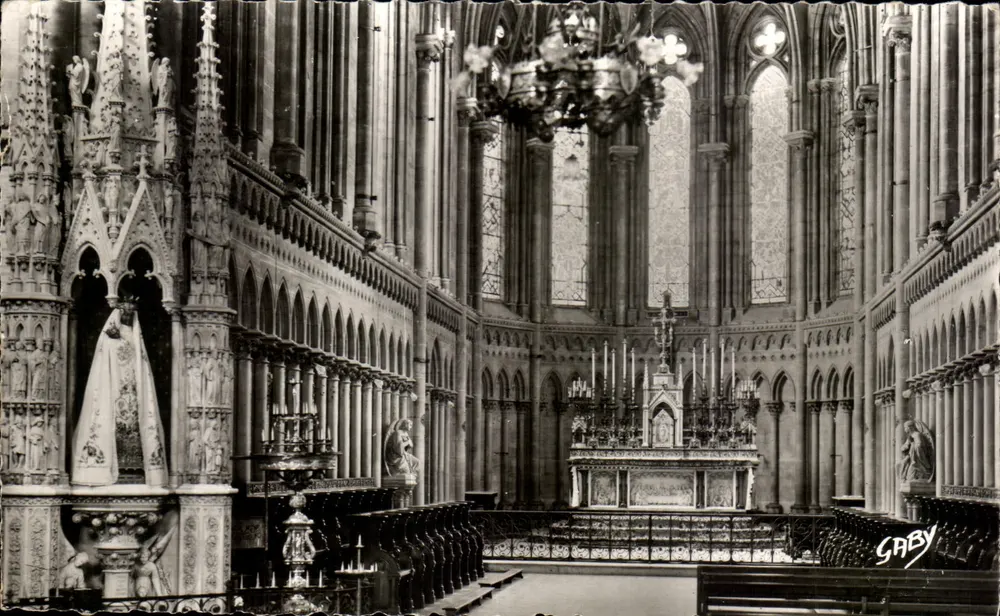 Interior da Basílica — La Delivrande (Calvados) — Éditions Gaby - Frente