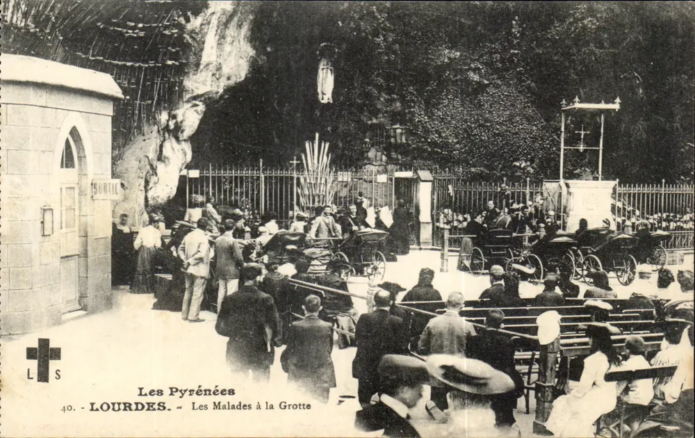 Lourdes - Doentes na Gruta — Les Pyrénées, n°40 - Frente
