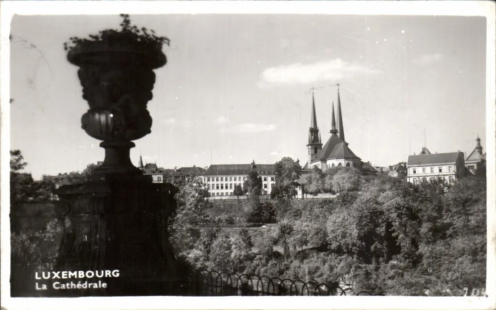 Luxemburgo — A Catedral — editor desconhecido, n° de série 104 - Frente