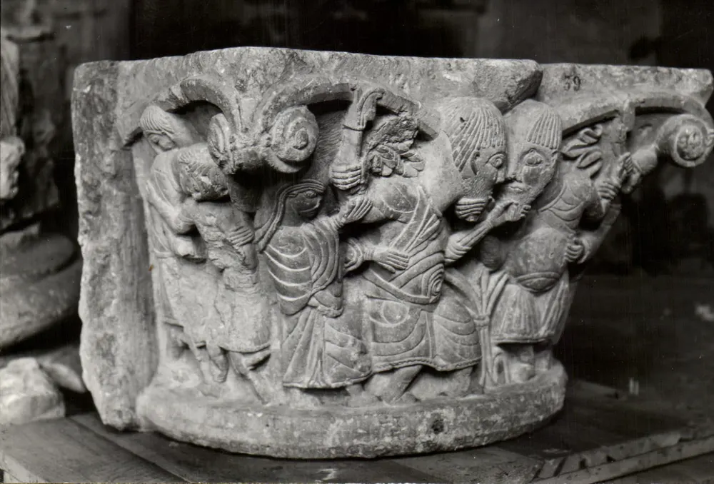 Geschnitzte Kapitelle — Detail der Szene — Museum von El Seville - Vorderseite