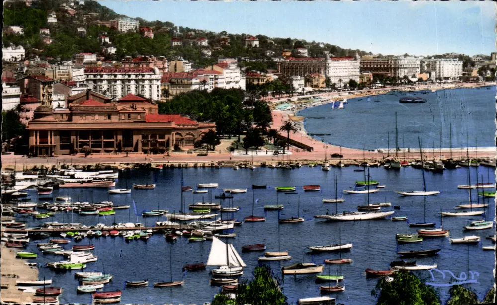 Cannes - Der Hafen und die Croisette — Galeries St-Pierre, Cannes - Vorderseite