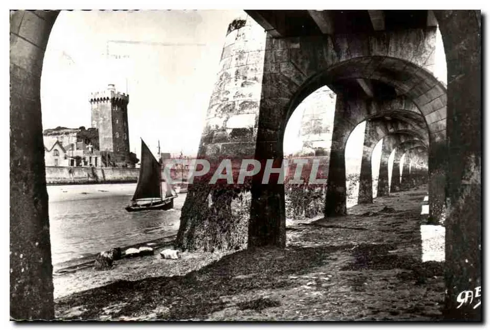 As Arcadas e a Torre d'Arundel — Les Sables-d'Olonne (Vendée) — Edições Gaby - Frente