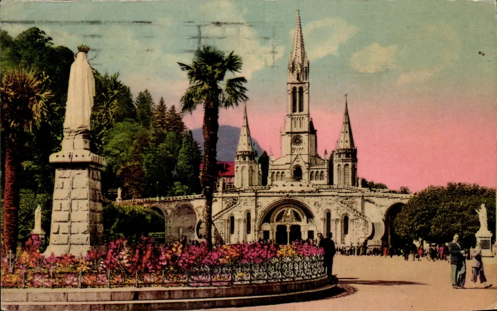 Die Basilika und die gekrönte Jungfrau — Lourdes — Edit. P. Doucet, Nr. 67 - Vorderseite