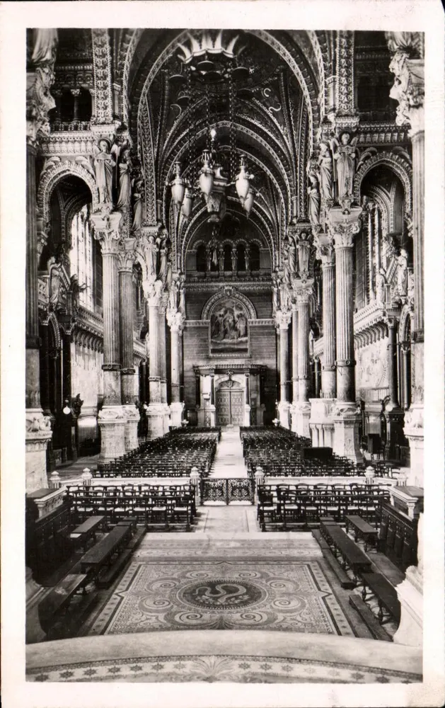 Basílica de Fourvière — A Grande Nef — Lyon - Frente