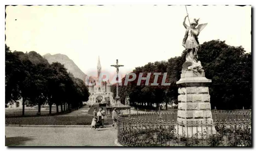 Lourdes — la Basilique et l'Esplanade — éditeur Lourdes - Saint Michel - Vorderseite