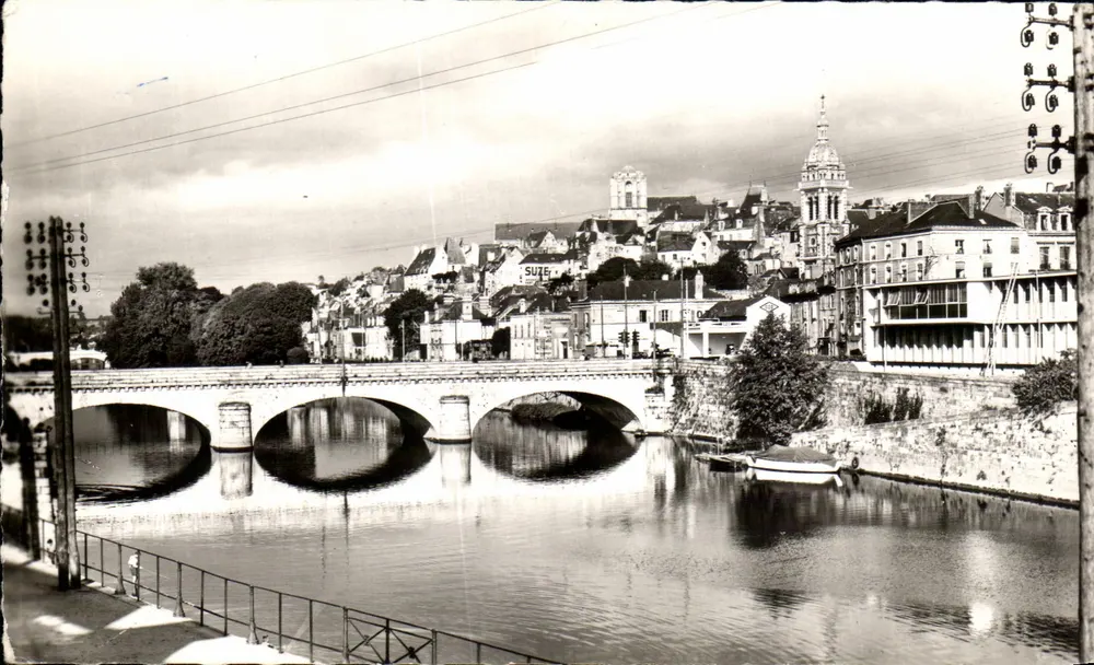 Le Mans (Sarthe) — Die Sarthe und die Quais am Pont Gambetta — Foto A. Dubau, Le Mans - Vorderseite