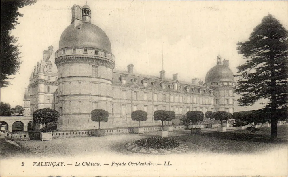 Valençay — O Castelo — Fachada Ocidental — LL. - Frente