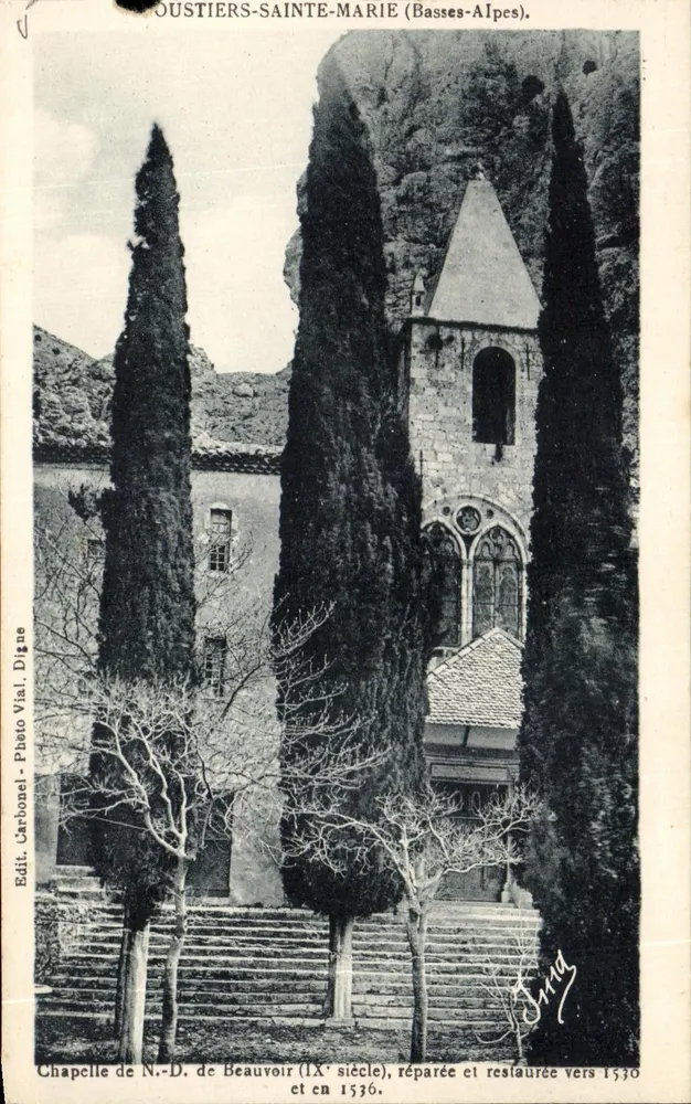 Oustiers-Sainte-Marie (Basses-Alpes) — Kapelle der Jungfrau von Beauvoir (9. Jahrhundert), repariert und restauriert um 1530 und 1536 — Édit. Carbonel, Photo Vial, Digne - Vorderseite