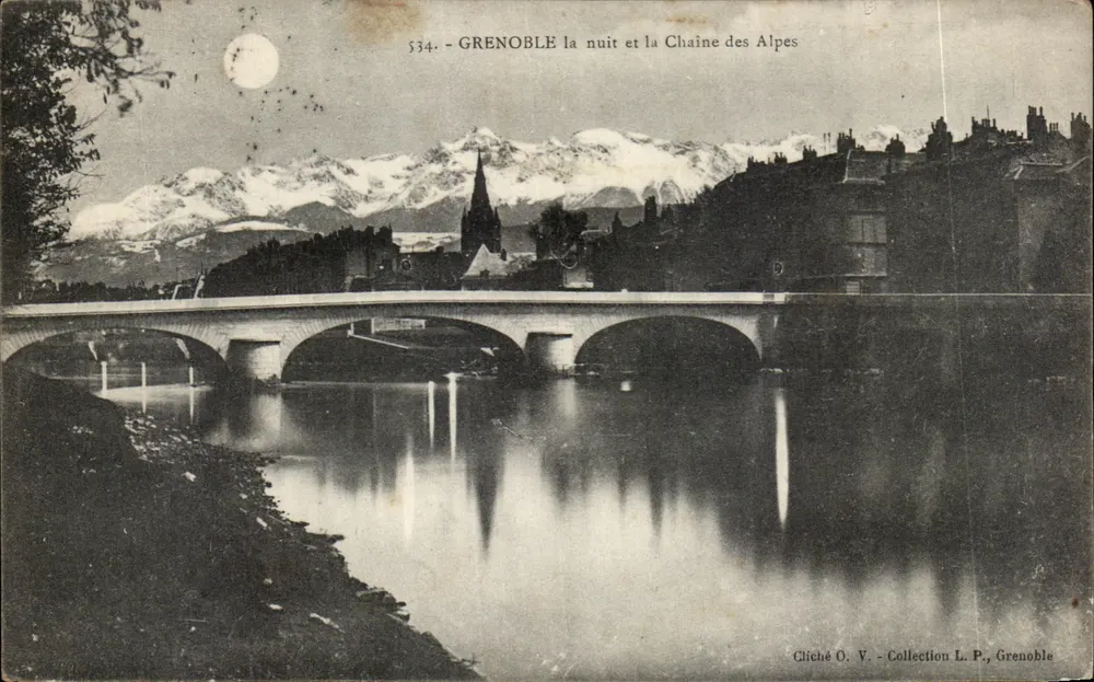 Grenoble bei Nacht und die Kette der Alpen — Foto von O. V., Sammlung L. P., Grenoble - Vorderseite