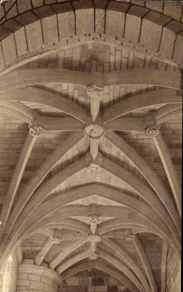 Carsac-de-Carlux in Sarladais — Gewölbe der Kirche (12. Jahrhundert), IM 16. JH. WIEDERAUFGEBOHREN — Photo F. Windeles - Vorderseite