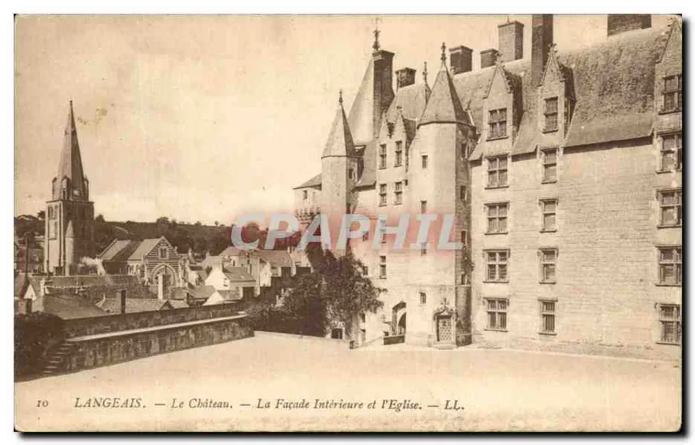 Langeais — Das Schloss — Die Innenfassade und die Kirche — LL. — N°10 - Vorderseite