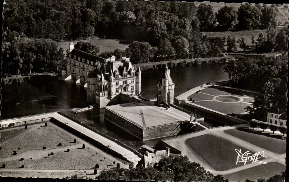 Chenonceaux (Indre-et-Loire) — Luftaufnahme: Die Gräben, die Turm der Marques, der Pont-Levis und das Schloss — CREFF Verlag, Nr. 405 - Vorderseite