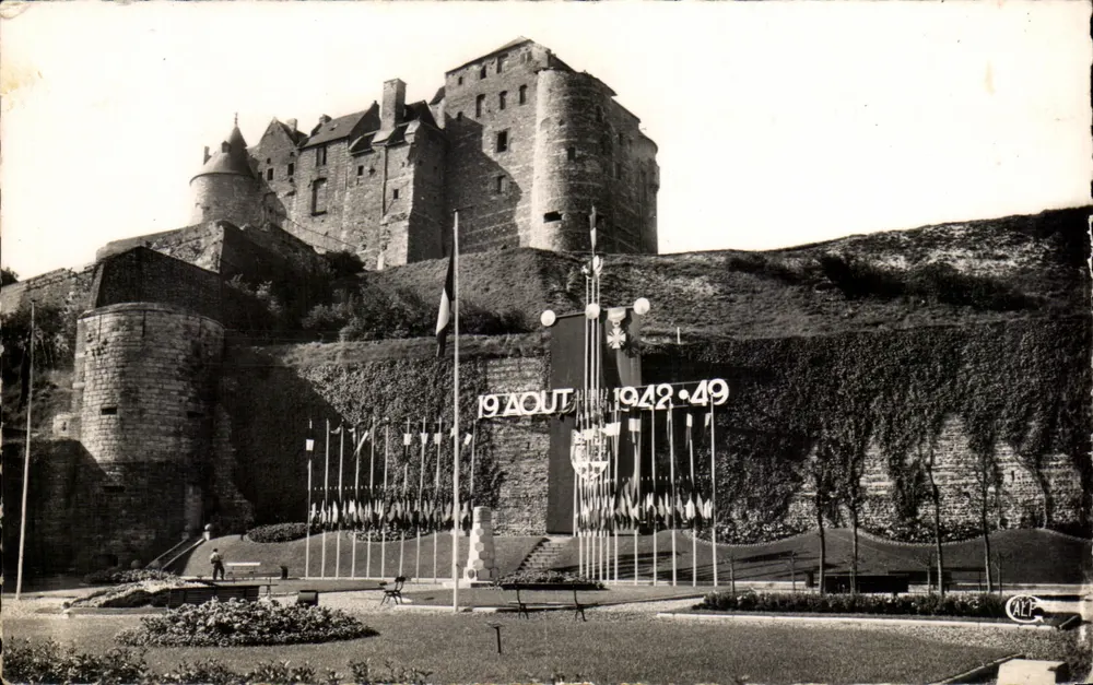 Schloss Dieppe — Gedenken am 19. August 1942–49 — Edition Dugommier - Vorderseite