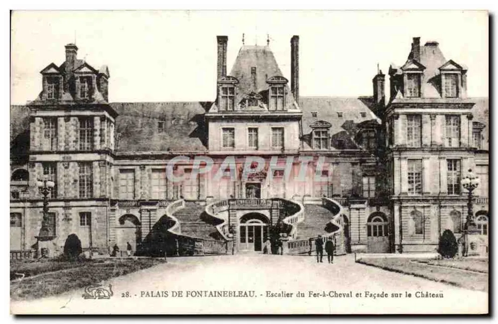 Schloss Fontainebleau — Treppenhaus Fer-à-Cheval und Fassade zum Schloss — n°28 - Vorderseite