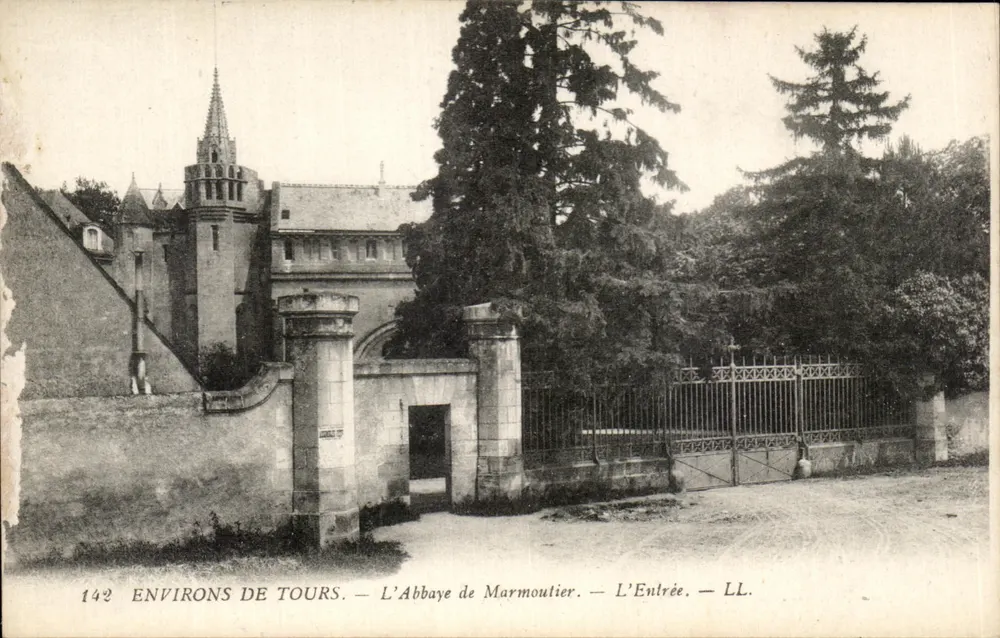 Das Kloster Marmoutier — Die Eingangstür — LL. — Nahe Tours — Nr. 142 - Vorderseite