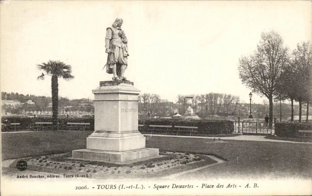 Statue von Descartes — Descartes-Platz, Place des Arts — Tours (Loire-et-Cher) - Vorderseite