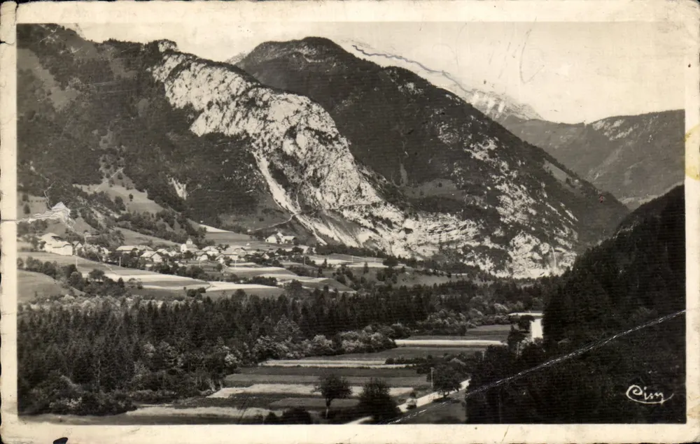 Mont Lachat — vue panoramique du village et des montagnes — éditeur Ciny - Frente