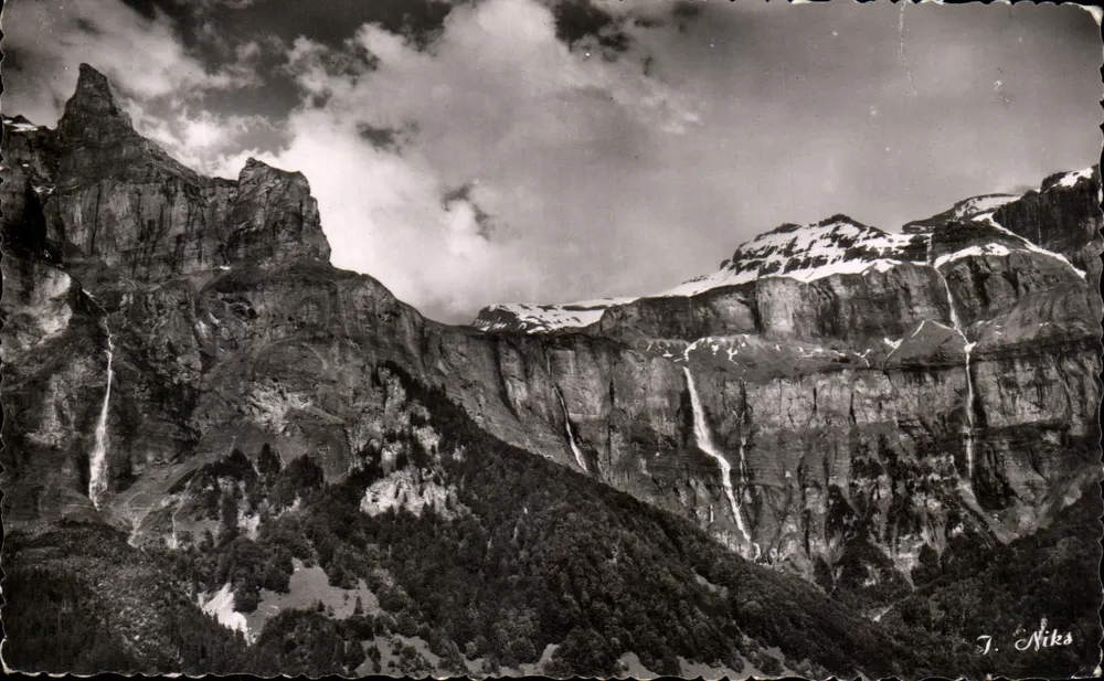 SIXT (Haute-Savoie) — Blick auf den Cirque du Fer à Cheval. Links, der Tenneverge (2933 m.) — J. Nika - Vorderseite