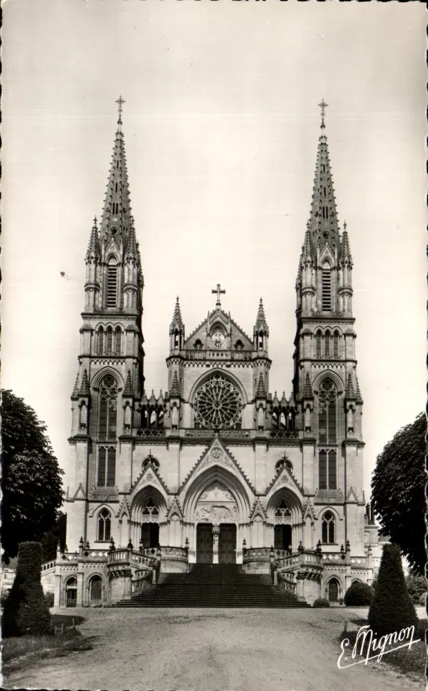 De Basiliek — La Chapelle-Montligeon (Orne) — E. Mignon - Voorkant