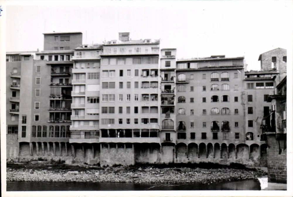 Uitzicht op gebouwen langs de rivier in Florence — serie-nummer C3007 - Voorkant