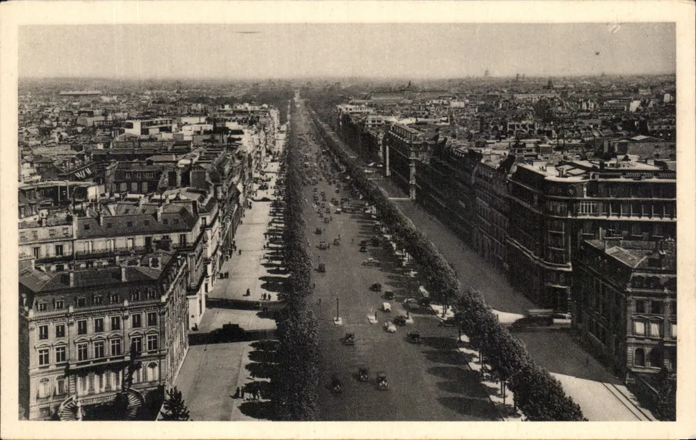 Avenue des Champs-Élysées — Luftbild — Serv. Commercial Monuments Historiques, Paris - Vorderseite