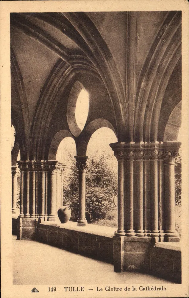 Tulle — Het Cloître van de Kathedraal — uitgever Cie des Arts Photomécaniques, n° 149 - Voorkant