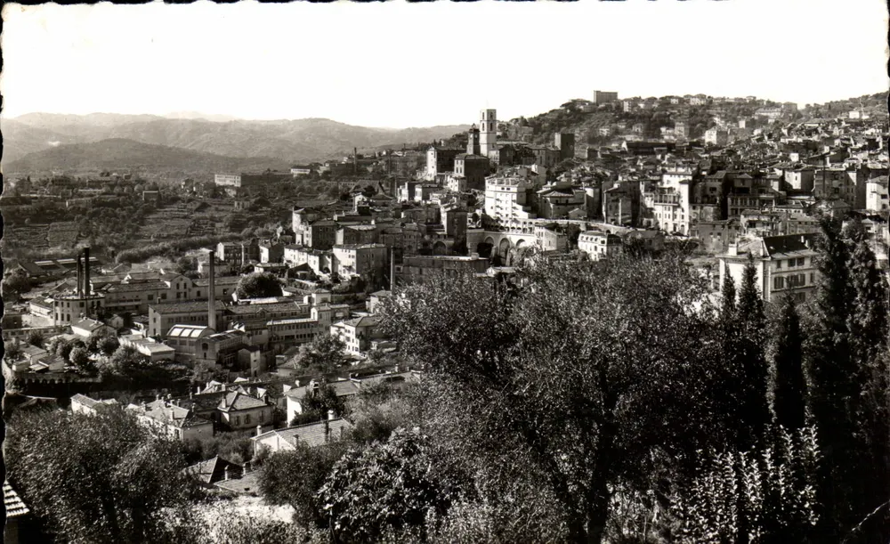 Grasse — Allgemeiner Blick auf die Stadt und ihre Umgebung — Éditions Fabrication Véritable - Vorderseite