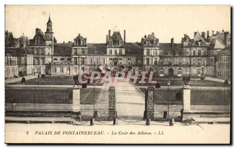 Palais von Fontainebleau — Die Cour des Adieux — LL - Vorderseite