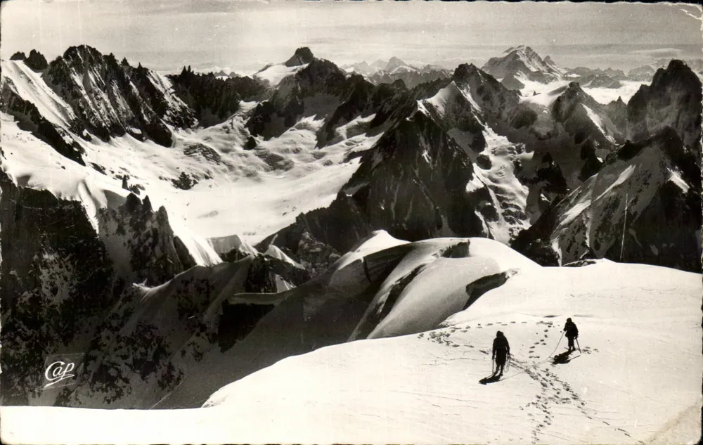 A Aiguille do Midi — panorama das montanhas — editor CAP, n° 1349 - Frente