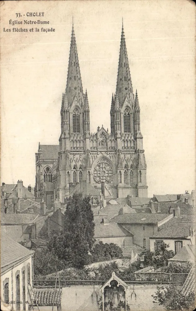 Cholet — Kirche Notre-Dame, die Spitzen und das Portal — Ausgabe A. Vézinet - Vorderseite