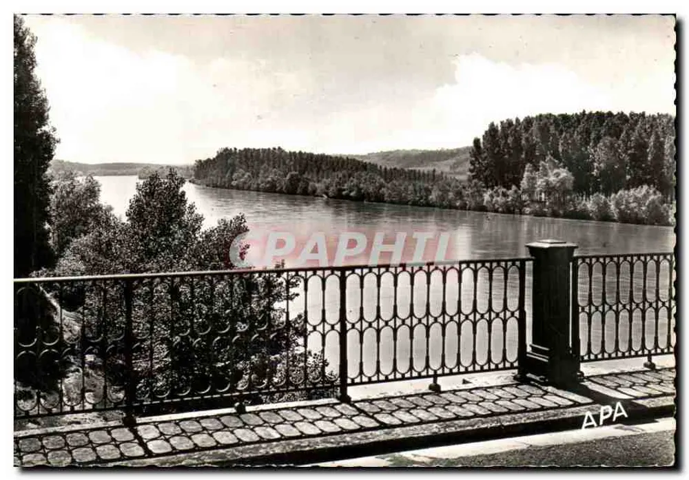 Die Garonne und die Poplars an ihren Ufern — VALENCE D'AGEN (Lot & Garonne) — Verleger DPA - Vorderseite