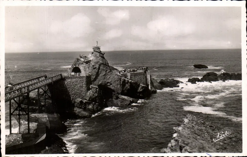 O Rocher de la Vierge — Biarritz, Basses-Pyrénées — Edição NARBO - Frente